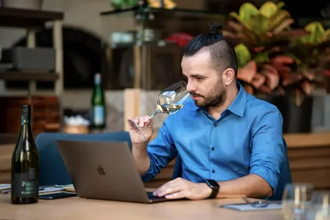 Lázár István munka közben