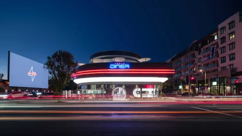 A híres futurisztikus étterem, a Tesla Diner